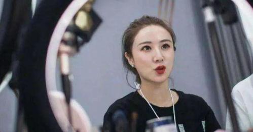 穿越娱乐圈吃瓜爽文,吃瓜成瘾，爽文人生